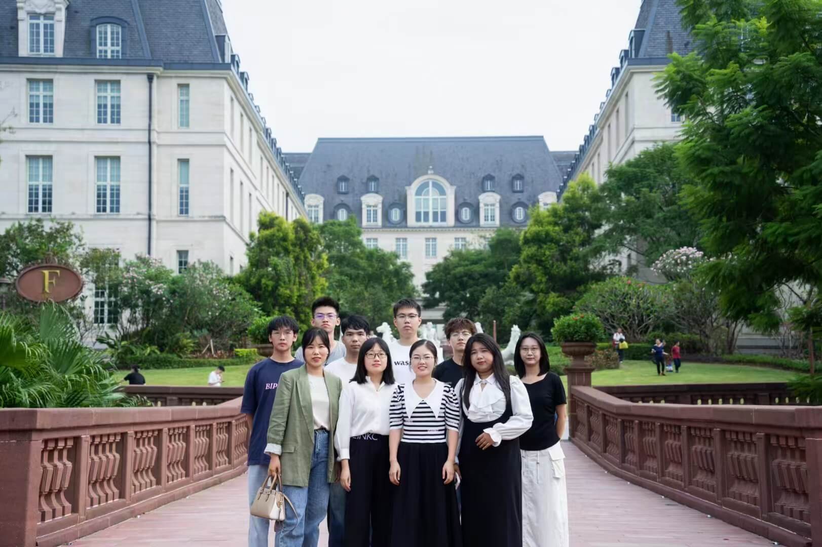 优秀学生走进华为欧洲小镇学习交流