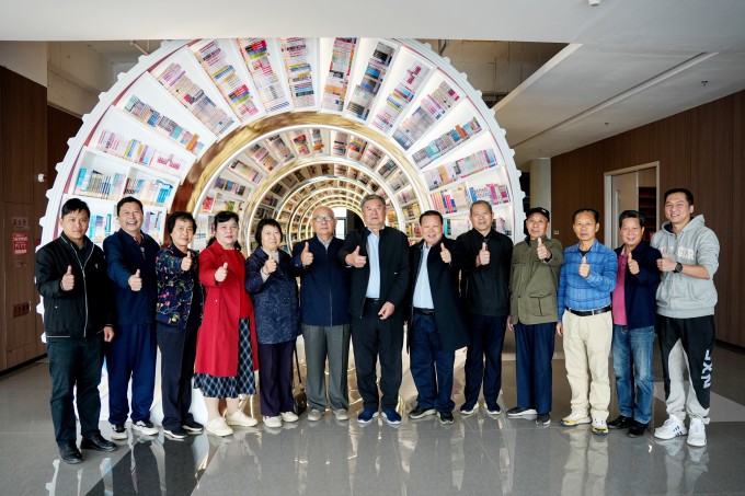 中共廉江市委统战部原部长李启明带领外省考察团莅临beat365中国唯一官网参观指导