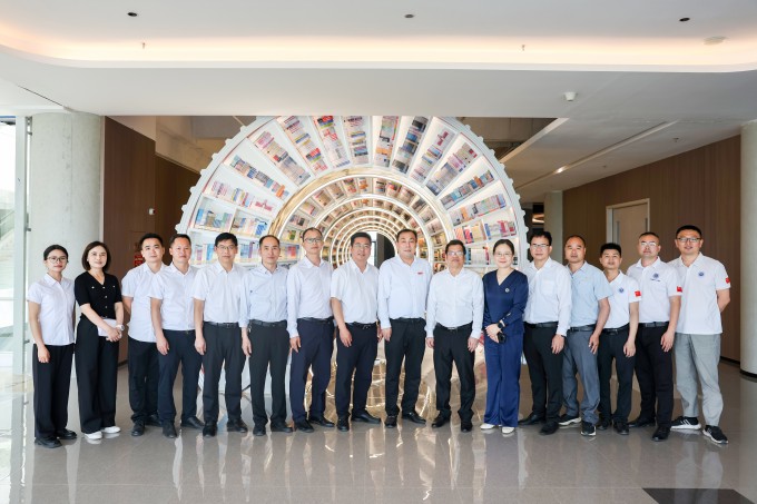 博白县职业中等专业学校副校长郑庆轰一行到beat365中国唯一官网调研交流