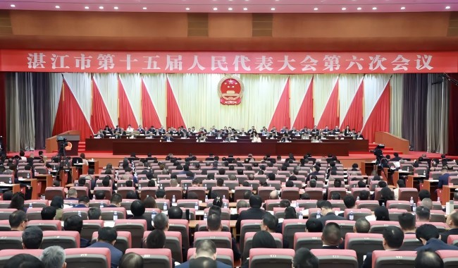 beat365宣依娜副校长出席湛江市第十五届人民代表大会第六次会议