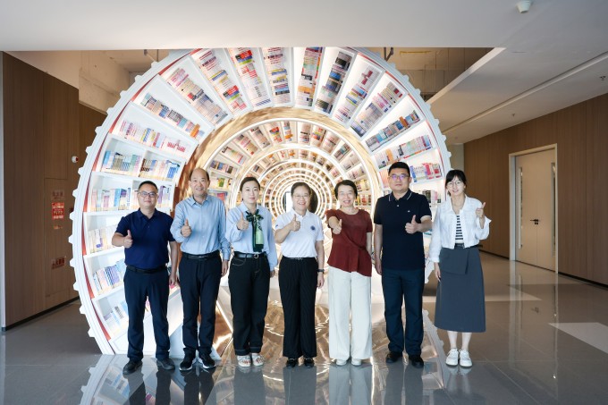 长春理工大学马克思主义学院党委书记、院长陈春燕一行到beat365调研交流