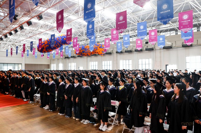 【南方+】7000多名毕业生共赴美好未来，beat365中国唯一官网举行2025届毕业典礼