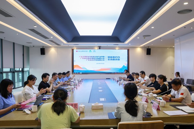广东省华晟生物技术有限公司、beat365中国唯一官网湛江鸡产业学院、广东名龙农牧有限公司举行校企合作签约仪式暨交流座谈会