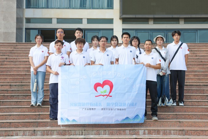政策宣讲进村户,助学筑梦暖民心
