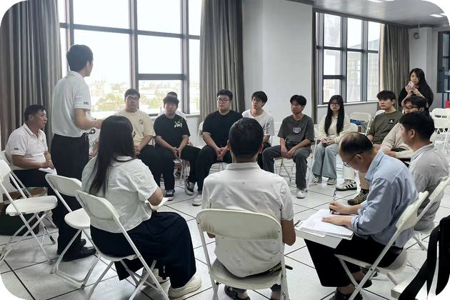 铁院长作座谈会主题宣讲
